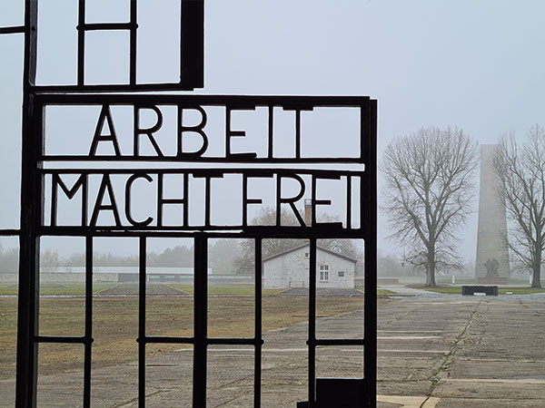 arbeit-macht-frei-sachsenhausen